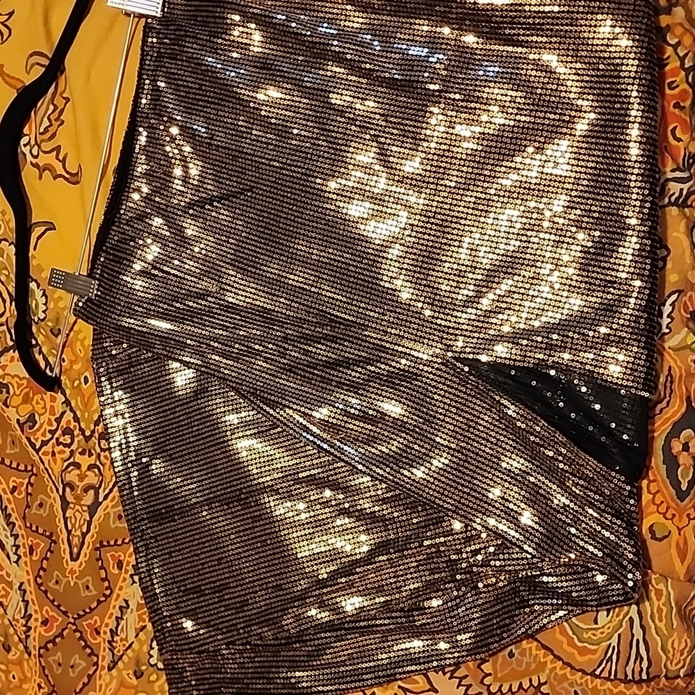 Gold glittery skirt ✨️💛